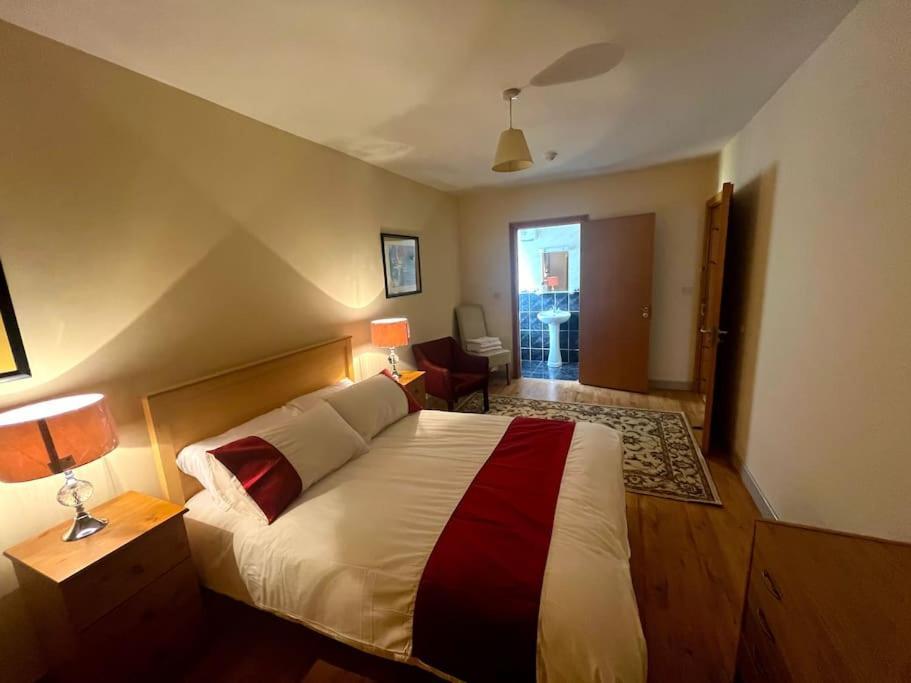 Elegant Rooms And Suites In Knock Knock  Zewnętrze zdjęcie