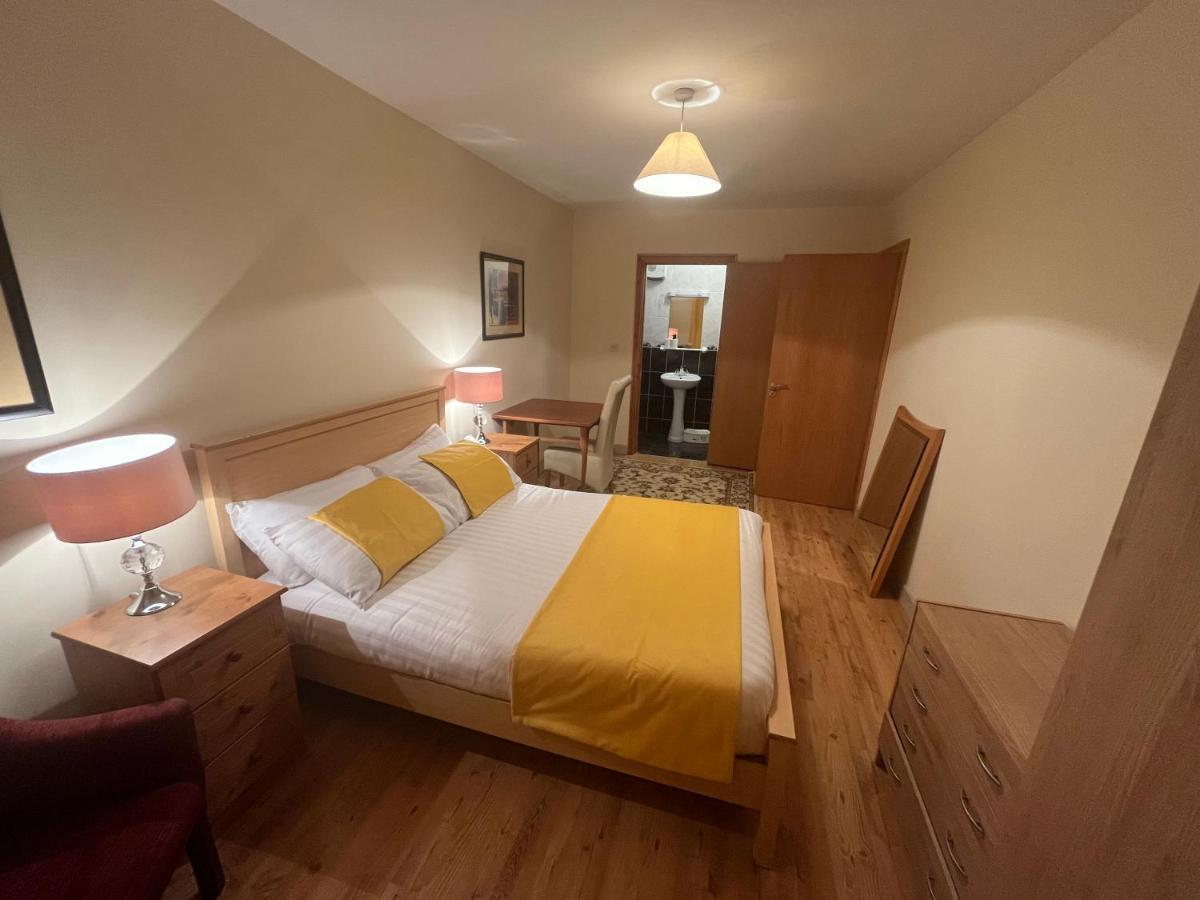 Elegant Rooms And Suites In Knock Knock  Zewnętrze zdjęcie